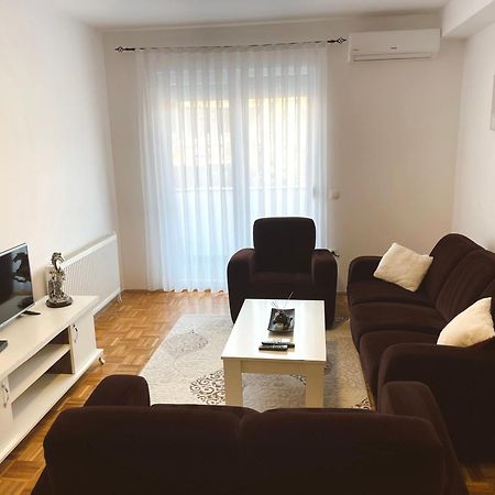 Apartment Troi Pristina Buitenkant foto