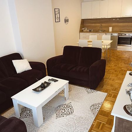 Apartment Troi Pristina Buitenkant foto