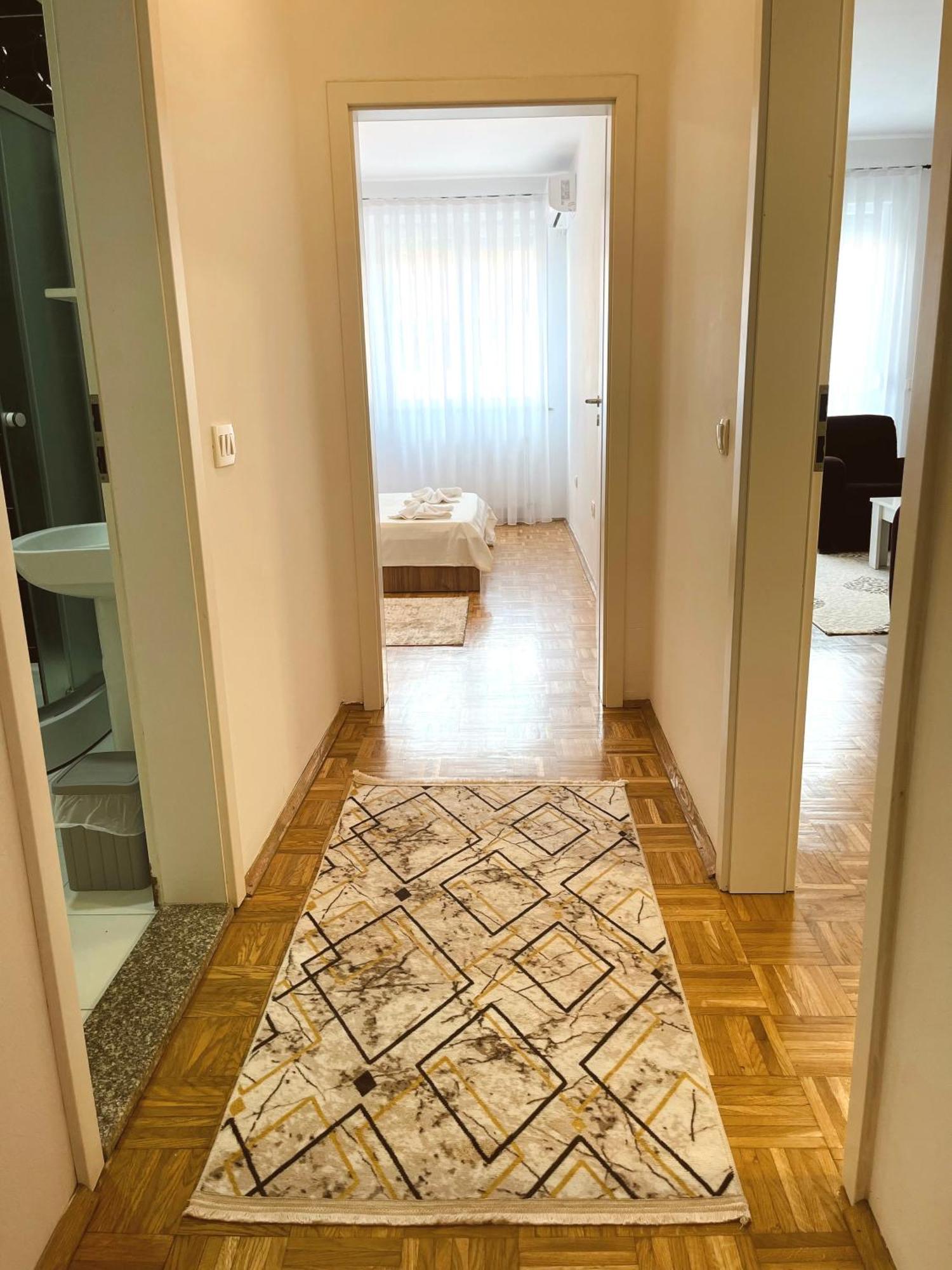 Apartment Troi Pristina Buitenkant foto