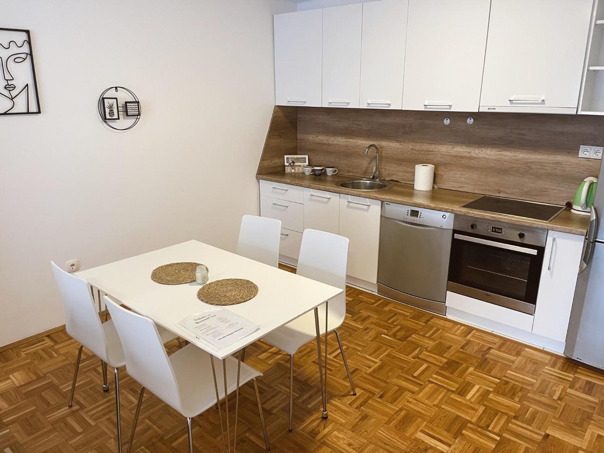 Apartment Troi Pristina Buitenkant foto